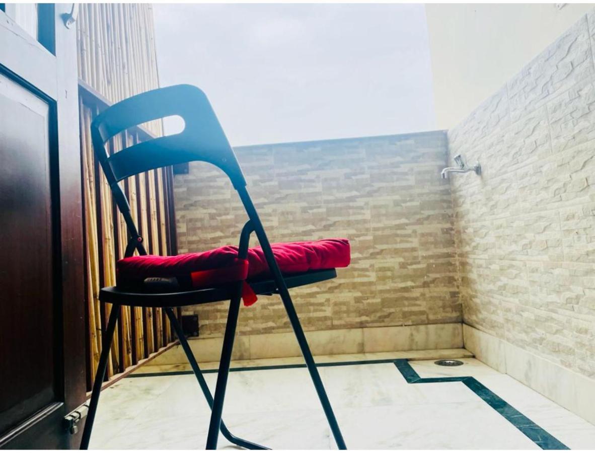 Bluo Studio4 Golf Course Road - Gym, Balcony, Lift Gurgaon Esterno foto