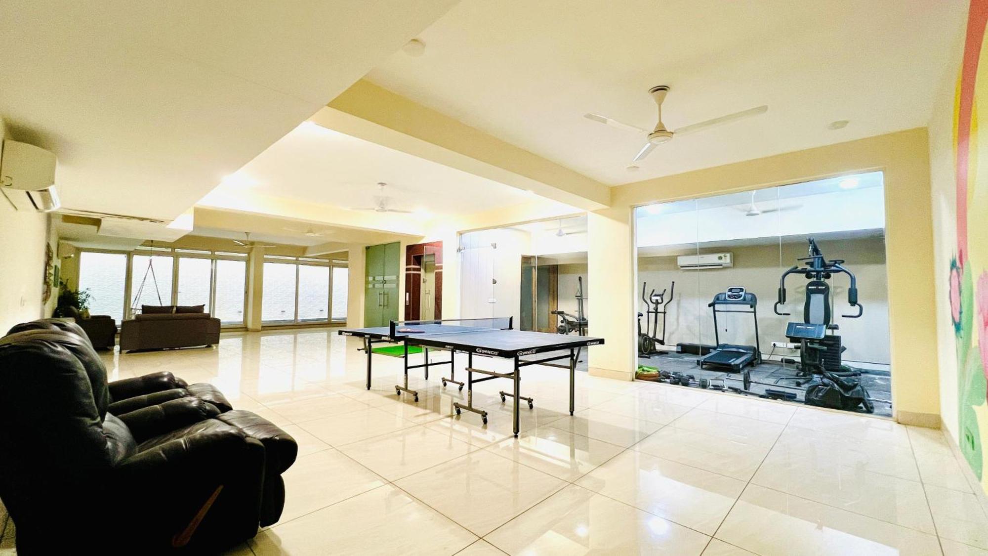 Bluo Studio4 Golf Course Road - Gym, Balcony, Lift Gurgaon Esterno foto