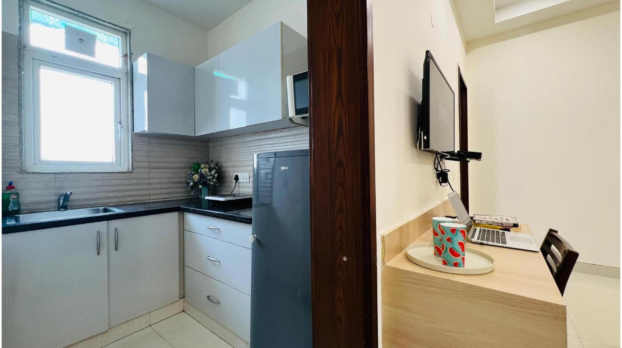 Bluo Studio4 Golf Course Road - Gym, Balcony, Lift Gurgaon Esterno foto