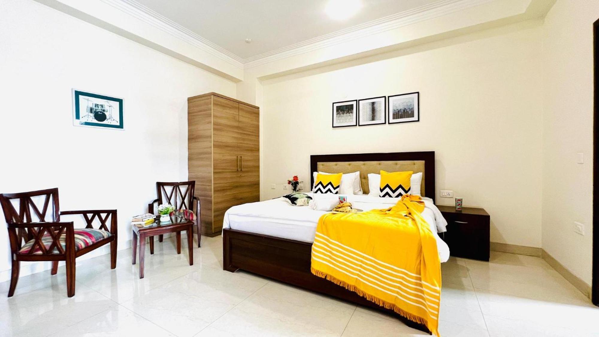 Bluo Studio4 Golf Course Road - Gym, Balcony, Lift Gurgaon Esterno foto