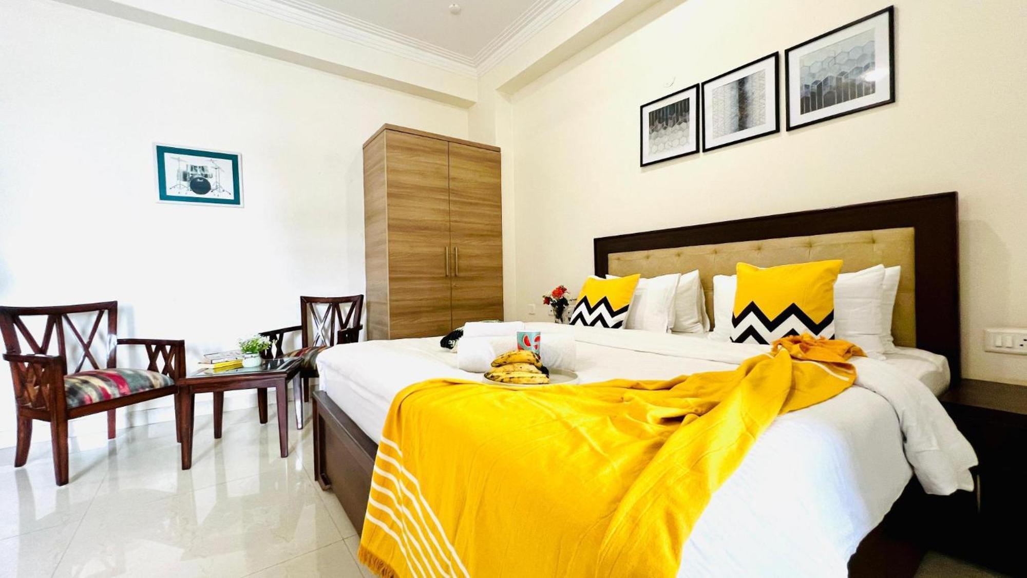 Bluo Studio4 Golf Course Road - Gym, Balcony, Lift Gurgaon Esterno foto