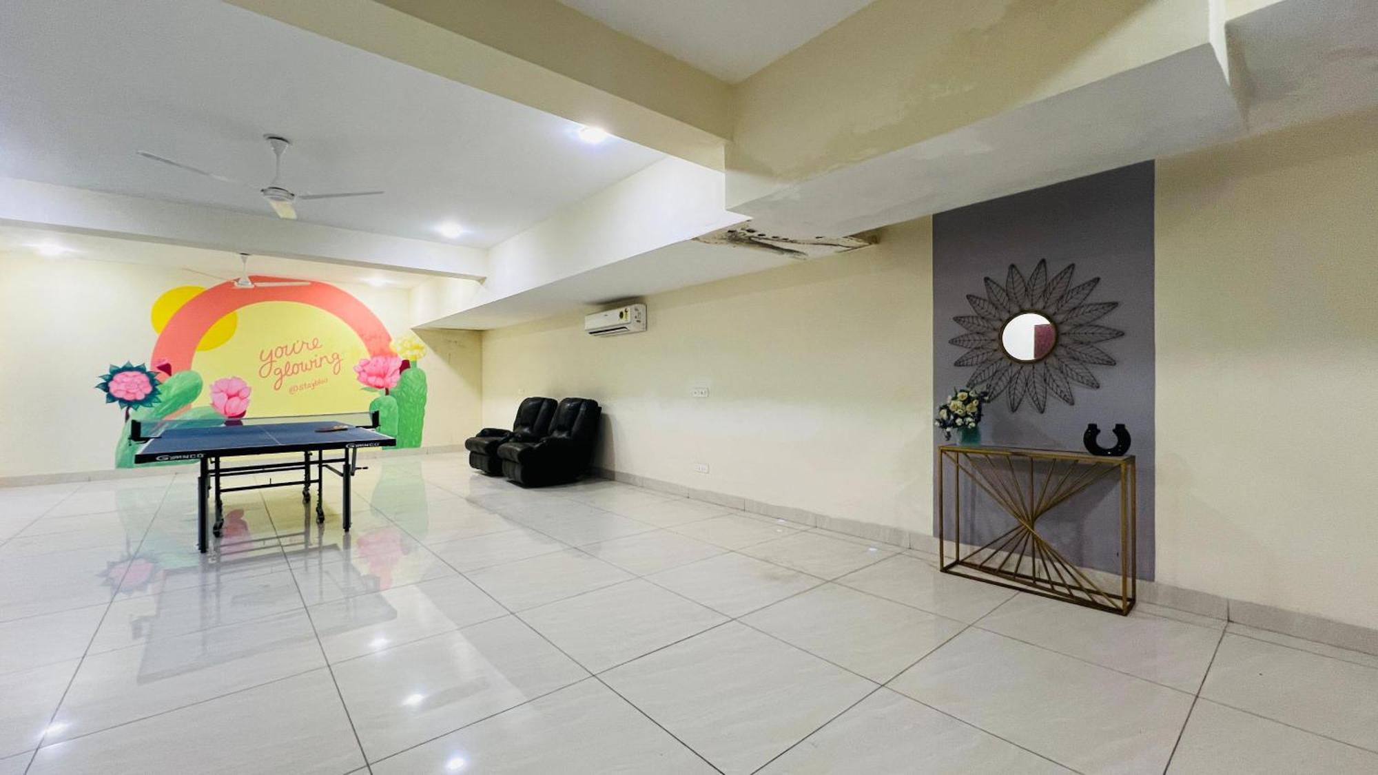 Bluo Studio4 Golf Course Road - Gym, Balcony, Lift Gurgaon Esterno foto